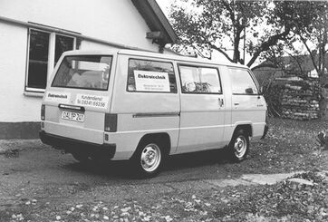 Altes Foto vom ersten Firmenwagen der Firma Heiss Küchentechnik